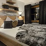 Luxus Nina Mit Zirbenhütte *