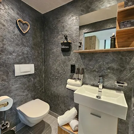 Luxus Nina Mit Zirbenhütte Apartamento *